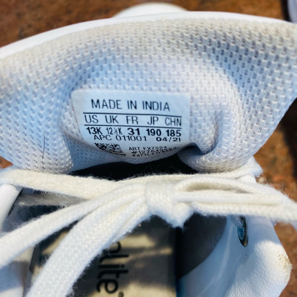 3 for $30 ADIDAS Originals White Leather Stan Smith
Sneakers - Picture 7 of 10